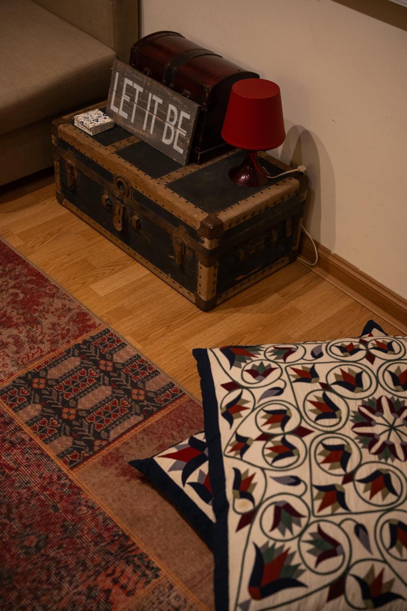 Apartment Vintage Vibrant Space !