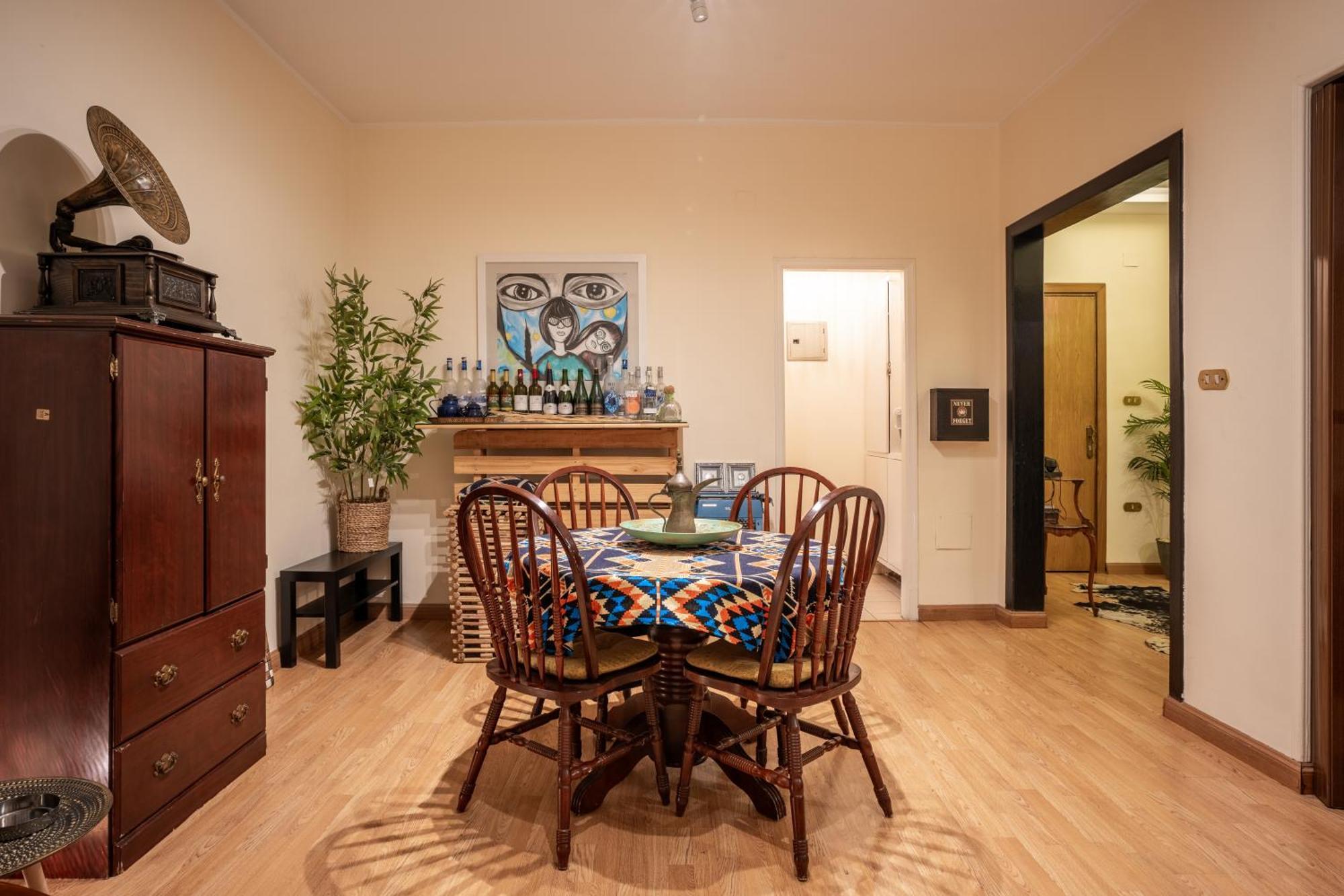 Vintage Vibrant Space ! Apartment *