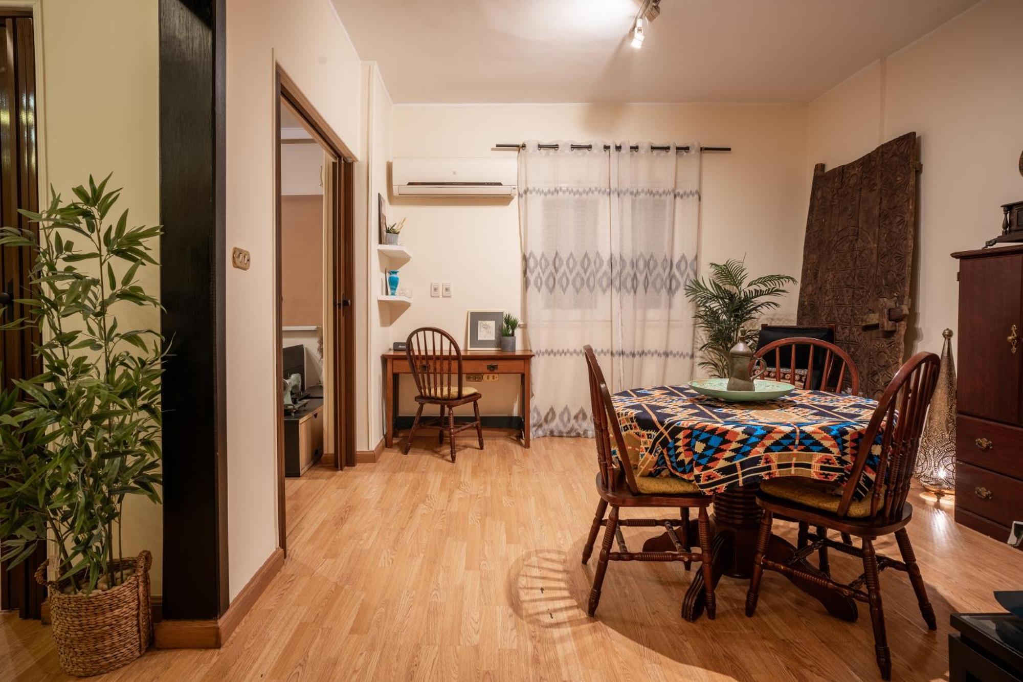 Apartment Vintage Vibrant Space ! *