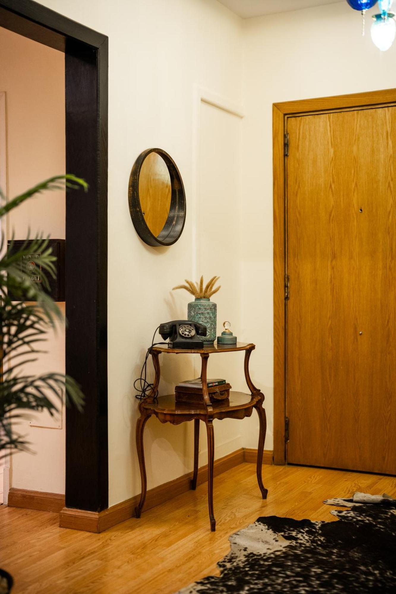Vintage Vibrant Space !