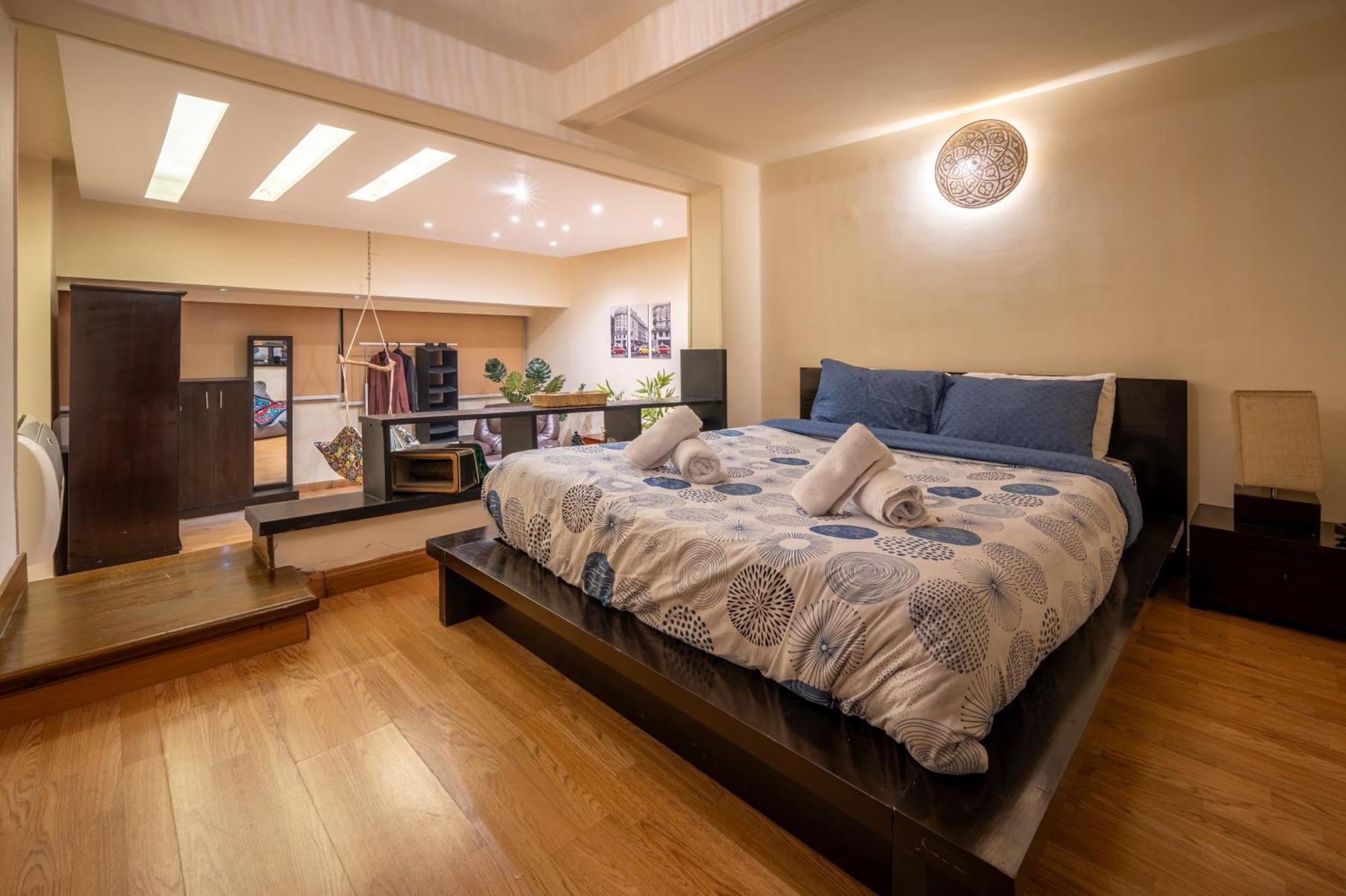 Apartment Vintage Vibrant Space !