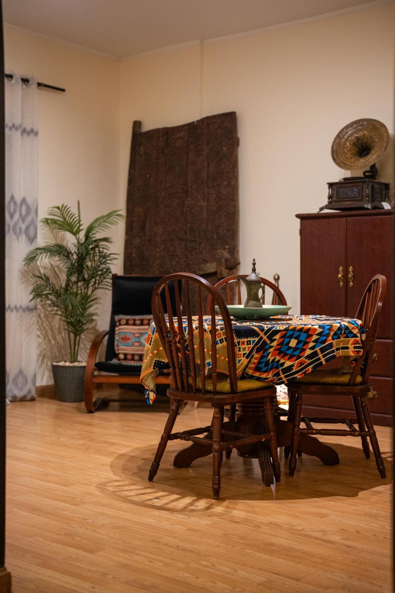 Vintage Vibrant Space ! Cairo